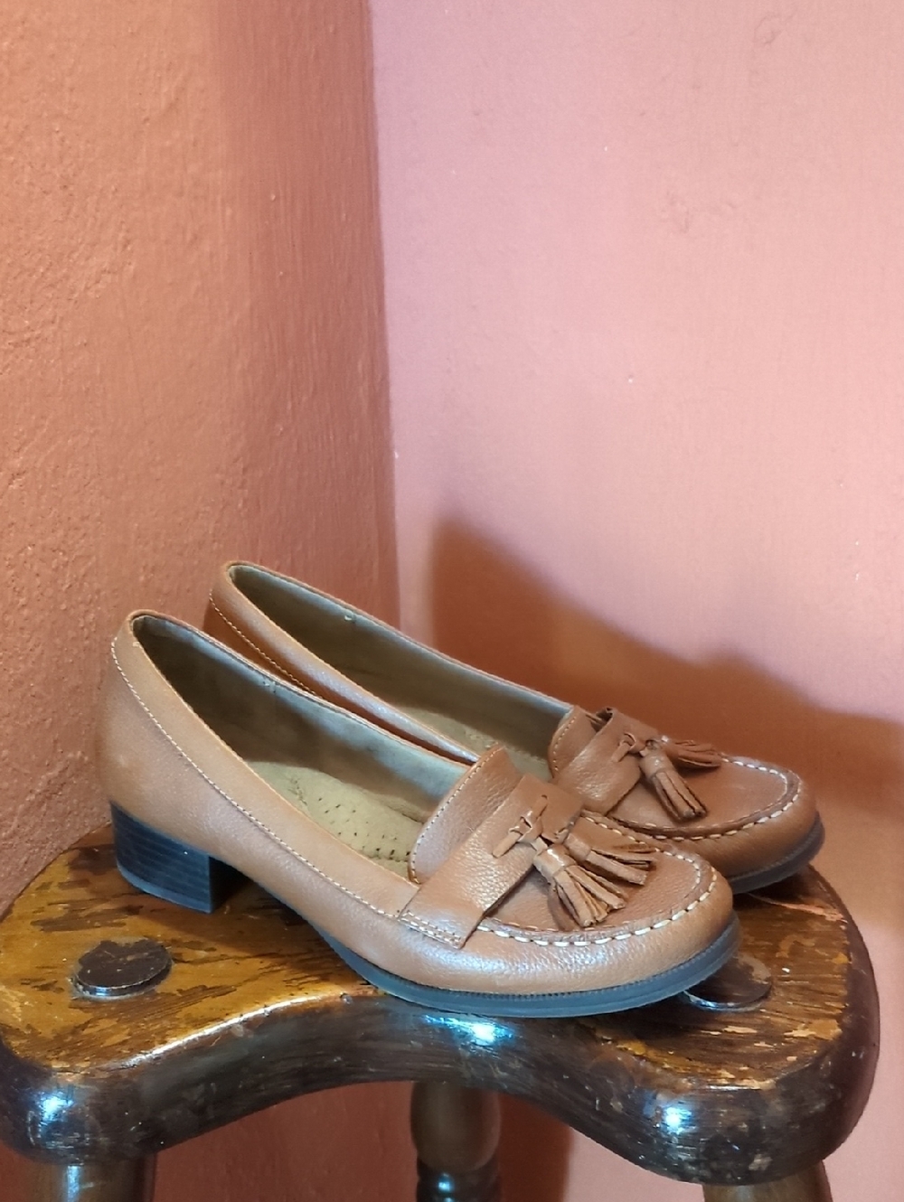 Naturalizer Women's Light Brown Tassel Loafers